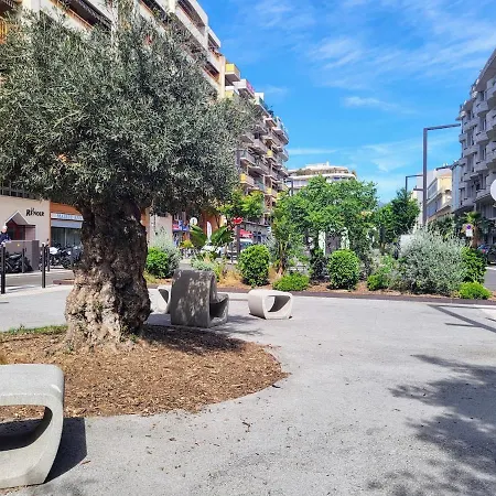 Valery Close To Prom Des Ideal For 2 Ac Apartment *