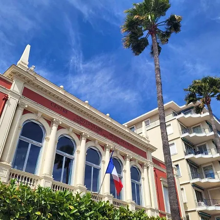 Valery Close To Prom Des Ideal For 2 Ac Apartment