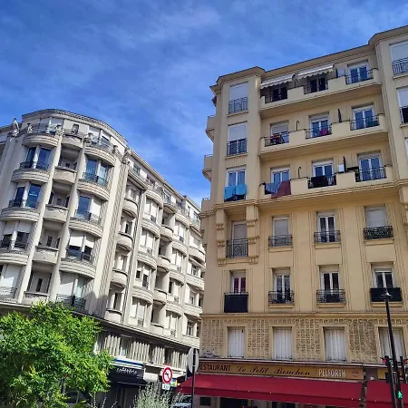 Valery Close To Prom Des Ideal For 2 Ac Apartment *
