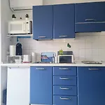 Valery Close To Prom Des Ideal For 2 Ac 아파트 *