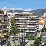 Valery Close To Prom Des Ideal For 2 Ac 아파트 니스