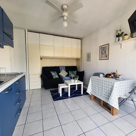 Valery Close To Prom Des Ideal For 2 Ac *